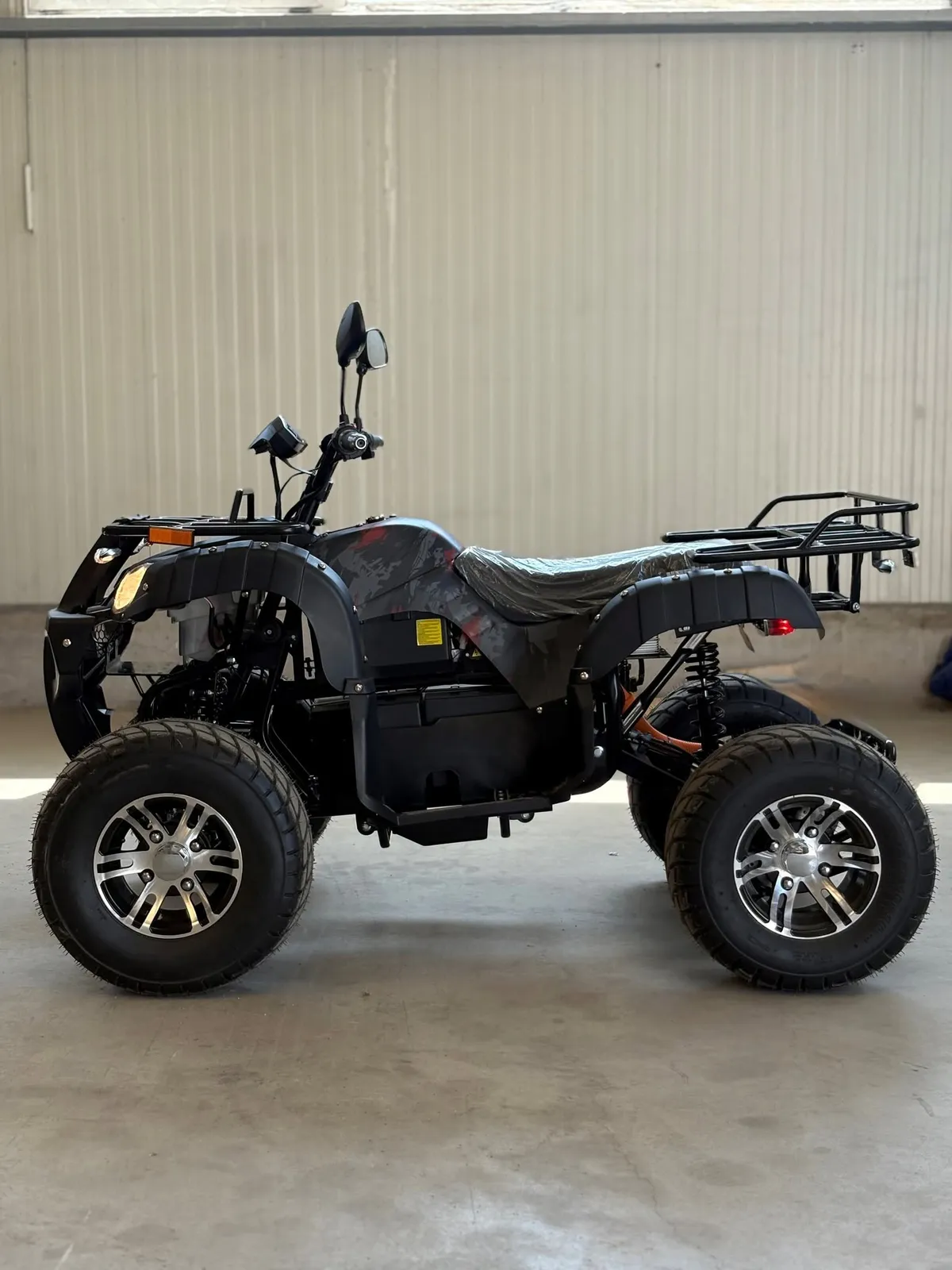 Elektromos quad oldalnézetből